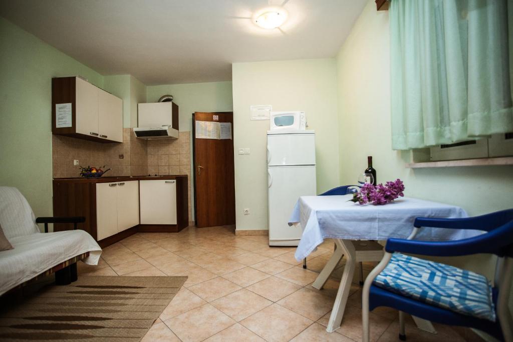 Apartments Agava-Mirjana Omiš Quarto foto